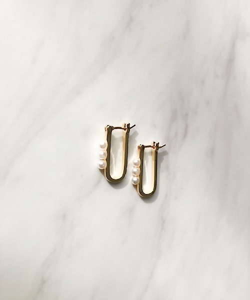 TIMELESS&THREE(タイムレスアンドスリー)の「Uシェイプパールモチーフピアス(ピアス(両耳用)・レディース・ゴールド/シルバー・FREE)」の2枚目の写真