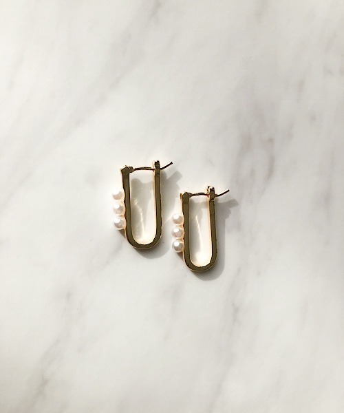 TIMELESS&THREE(タイムレスアンドスリー)の「Uシェイプパールモチーフピアス(ピアス(両耳用)・レディース・ゴールド/シルバー・FREE)」の5枚目の写真
