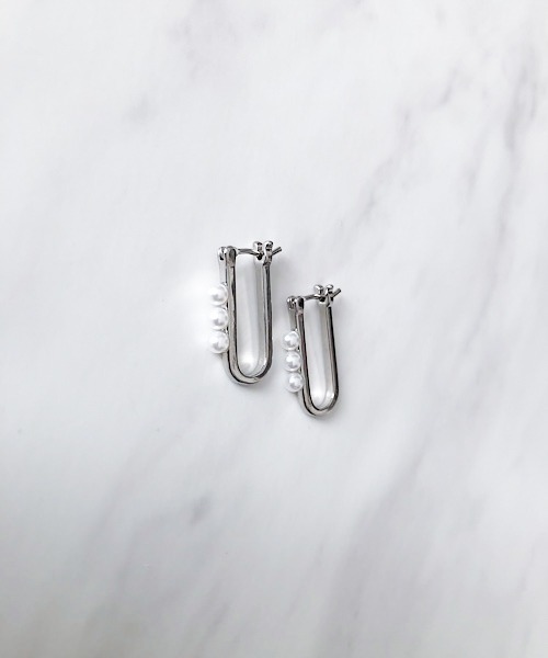 TIMELESS&THREE(タイムレスアンドスリー)の「Uシェイプパールモチーフピアス(ピアス(両耳用)・レディース・ゴールド/シルバー・FREE)」の12枚目の写真