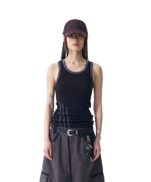 AAKAM(アーカム)の「3ラインアイレットノースリーブ(ブラック)(Tシャツ/カットソー・レディース・その他・1/2)」の4枚目の写真