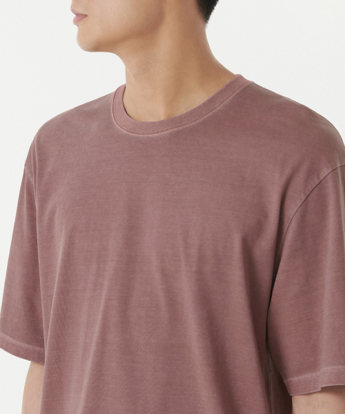 MUSINSA STANDARD（ムシンサスタンダード）の「ピグメントリラックスクルーネックTシャツ[スモークピンク]（Tシャツ/カットソー・メンズ・その他・XXX-LARGE/SMALL/MEDIUM/LARGE/X-LARGE/XX-LARGE）」の4枚目の写真