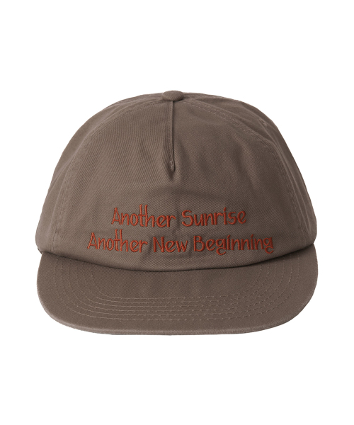 TAKEASY(テイクイージー)の「クラシックレタリング5パネルキャップ(モカ)(キャップ・メンズ・その他・FREE)」の2枚目の写真