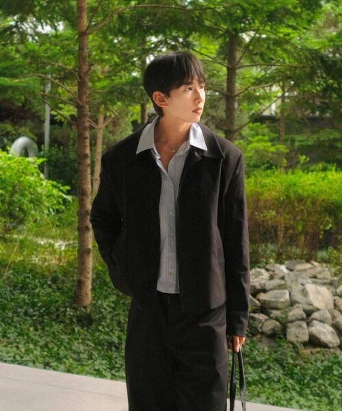 WESLEYHYUSTON(ウェズリーユーストン)の「Windsor wool crop jacket black(テーラードジャケット・メンズ・その他・LARGE/MEDIUM)」の3枚目の写真