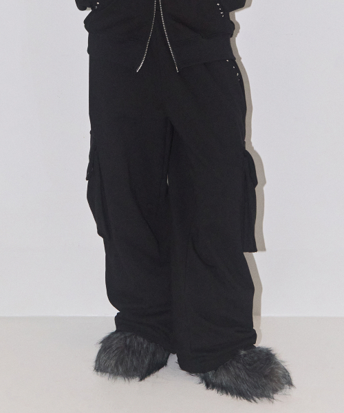 ILLIGO(イリゴ)の「スタッズカーゴスウェットパンツブラック(スウェットパンツ・レディース・その他・MEDIUM/SMALL)」の4枚目の写真