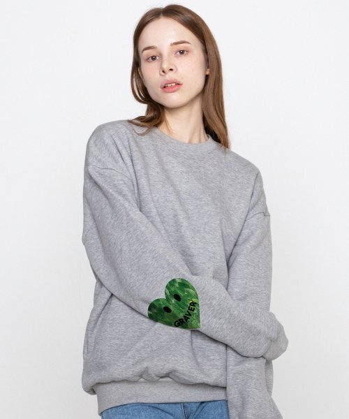 GRAVER（グレーバー）の「[ユニセックス]エルボーリーフスマイルハートスウェット_グレー（スウェット・レディース・グレー・LARGE/MEDIUM/X-LARGE）」の2枚目の写真