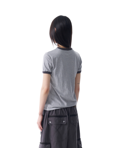 AAKAM(アーカム)の「Logo Patch Ringer Top (Gray-Charcoal)(Tシャツ/カットソー・レディース・その他・1/2)」の4枚目の写真