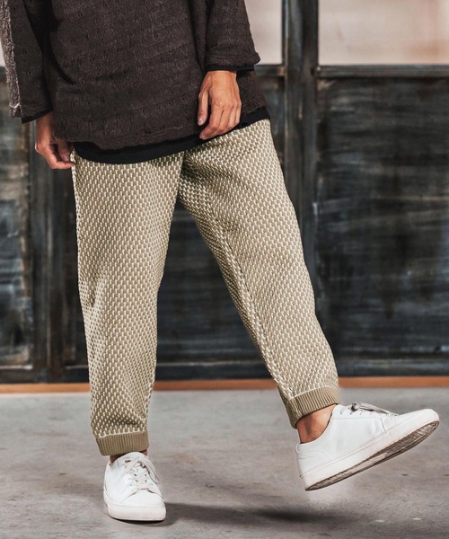 ANGENEHM(アンゲネーム)の「mp14454-Light yarn color scheme waffle knit pants ニットパンツ(AG03-050ace)(その他パンツ・メンズ・チャコールグレー×ブラック/ベージュ系その他/ホワイト×ブラック・L/M/S)」の1枚目の写真