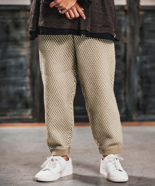 ANGENEHM(アンゲネーム)の「mp14454-Light yarn color scheme waffle knit pants ニットパンツ(AG03-050ace)(その他パンツ・メンズ・チャコールグレー×ブラック/ベージュ系その他/ホワイト×ブラック・L/M/S)」の5枚目の写真