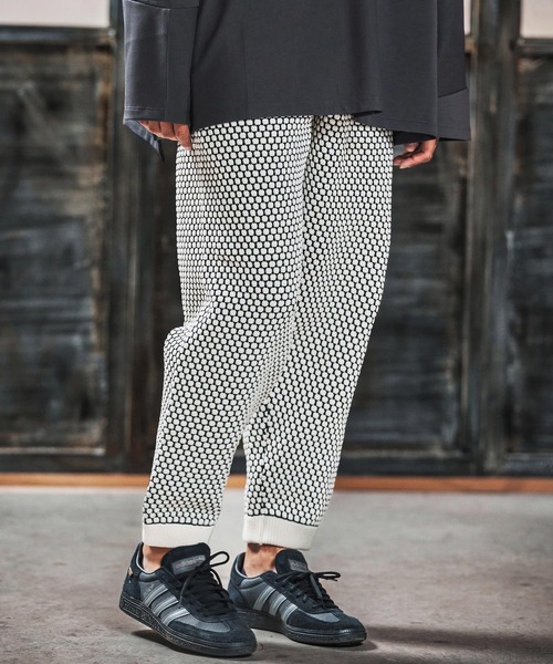 ANGENEHM(アンゲネーム)の「mp14454-Light yarn color scheme waffle knit pants ニットパンツ(AG03-050ace)(その他パンツ・メンズ・チャコールグレー×ブラック/ベージュ系その他/ホワイト×ブラック・L/M/S)」の10枚目の写真