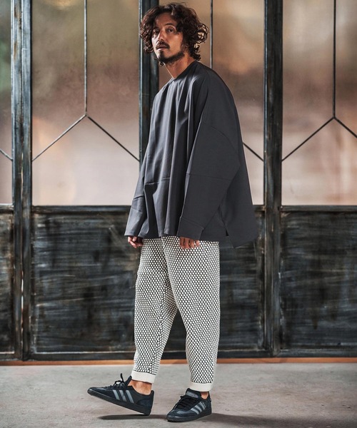 ANGENEHM(アンゲネーム)の「mp14454-Light yarn color scheme waffle knit pants ニットパンツ(AG03-050ace)(その他パンツ・メンズ・チャコールグレー×ブラック/ベージュ系その他/ホワイト×ブラック・L/M/S)」の11枚目の写真