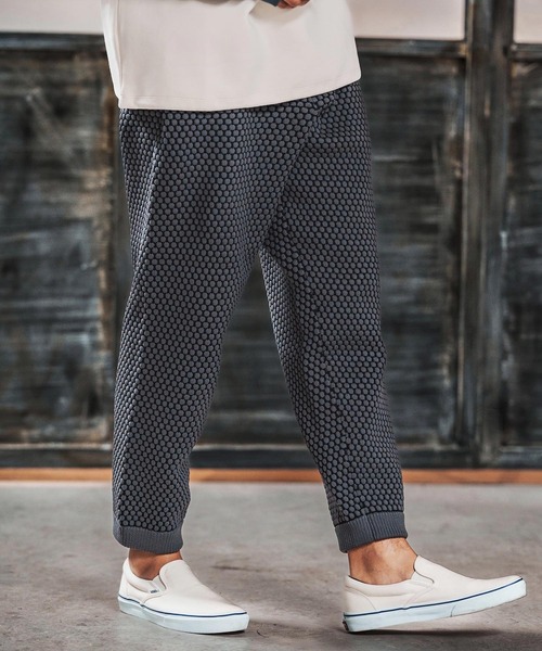 ANGENEHM(アンゲネーム)の「mp14454-Light yarn color scheme waffle knit pants ニットパンツ(AG03-050ace)(その他パンツ・メンズ・チャコールグレー×ブラック/ベージュ系その他/ホワイト×ブラック・L/M/S)」の14枚目の写真