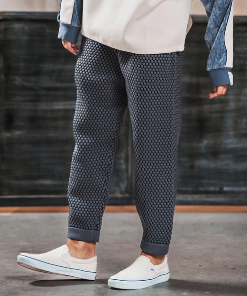 ANGENEHM(アンゲネーム)の「mp14454-Light yarn color scheme waffle knit pants ニットパンツ(AG03-050ace)(その他パンツ・メンズ・チャコールグレー×ブラック/ベージュ系その他/ホワイト×ブラック・L/M/S)」の15枚目の写真