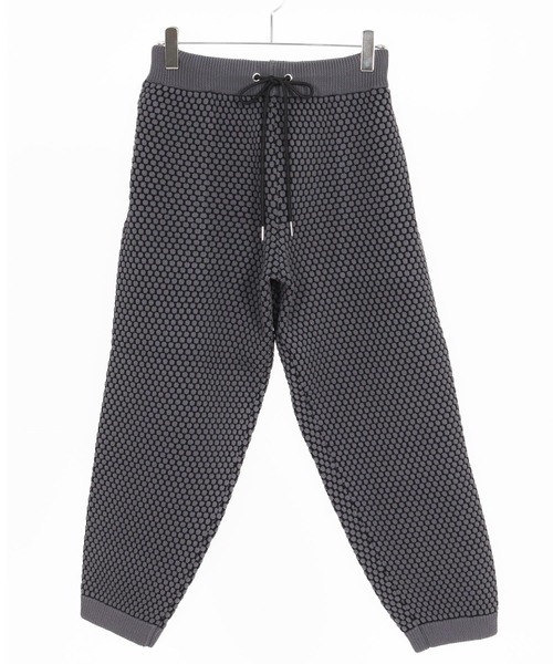 ANGENEHM(アンゲネーム)の「mp14454-Light yarn color scheme waffle knit pants ニットパンツ(AG03-050ace)(その他パンツ・メンズ・チャコールグレー×ブラック/ベージュ系その他/ホワイト×ブラック・L/M/S)」の20枚目の写真