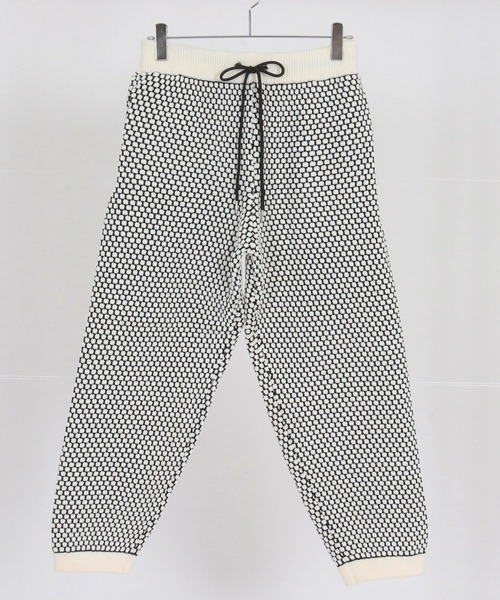 ANGENEHM(アンゲネーム)の「mp14454-Light yarn color scheme waffle knit pants ニットパンツ(AG03-050ace)(その他パンツ・メンズ・チャコールグレー×ブラック/ベージュ系その他/ホワイト×ブラック・L/M/S)」の21枚目の写真