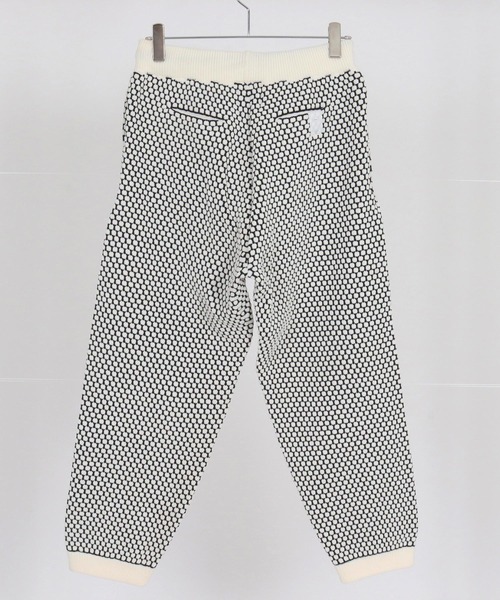 ANGENEHM(アンゲネーム)の「mp14454-Light yarn color scheme waffle knit pants ニットパンツ(AG03-050ace)(その他パンツ・メンズ・チャコールグレー×ブラック/ベージュ系その他/ホワイト×ブラック・L/M/S)」の22枚目の写真