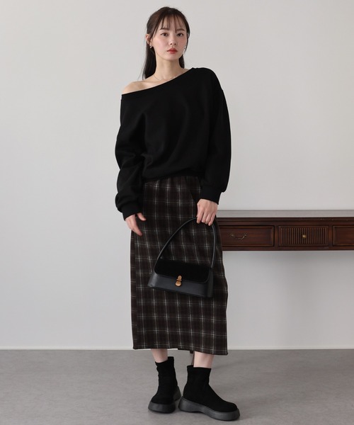 BLUEEAST（ブルーイースト）の「裏起毛オフショルスウェット（スウェット・レディース・ブラック/ネイビー/グレー・MEDIUM）」の8枚目の写真