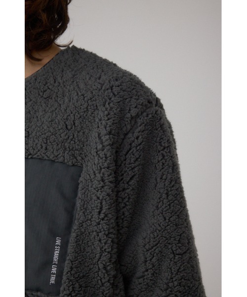 AZUL by moussy(アズールバイマウジー)の「シープボア防風トップス(スウェット・メンズ・カーキ/ブラック/チャコールグレー・LARGE/MEDIUM)」の4枚目の写真