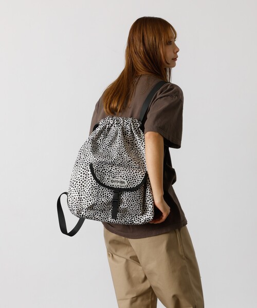 OUTDOOR PRODUCTS(アウトドアプロダクツ)の「【OUTDOOR PRODUCTS / アウトドアプロダクツ】Front Pocket Knapsack/ナップザック/ユニセックス【WEB限定】(バックパック/リュック・メンズ・ブラック/ドット/グレー/ブラウン・フリー)」の6枚目の写真