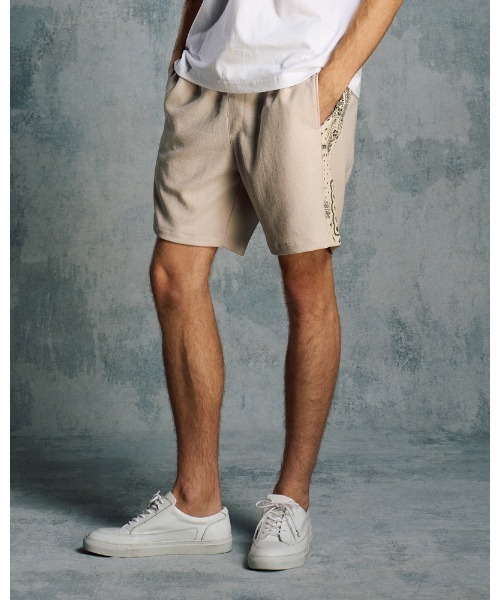 wjk（ダヴルジェイケイ）の「bandana print panel shorts（その他パンツ・メンズ・チャコールグレー/ネイビー/ベージュ・SMALL/MEDIUM/LARGE/X-LARGE）」の2枚目の写真