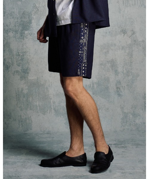 wjk（ダヴルジェイケイ）の「bandana print panel shorts（その他パンツ・メンズ・チャコールグレー/ネイビー/ベージュ・SMALL/MEDIUM/LARGE/X-LARGE）」の3枚目の写真