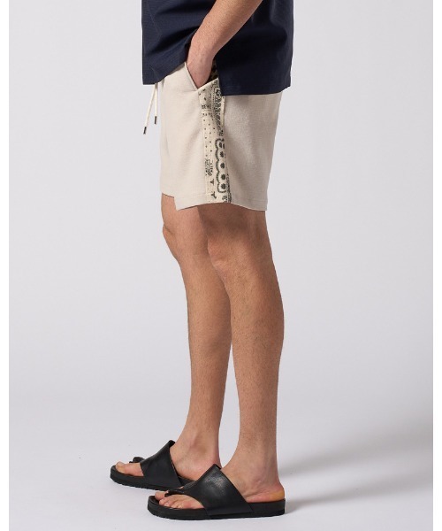 wjk（ダヴルジェイケイ）の「bandana print panel shorts（その他パンツ・メンズ・チャコールグレー/ネイビー/ベージュ・SMALL/MEDIUM/LARGE/X-LARGE）」の5枚目の写真