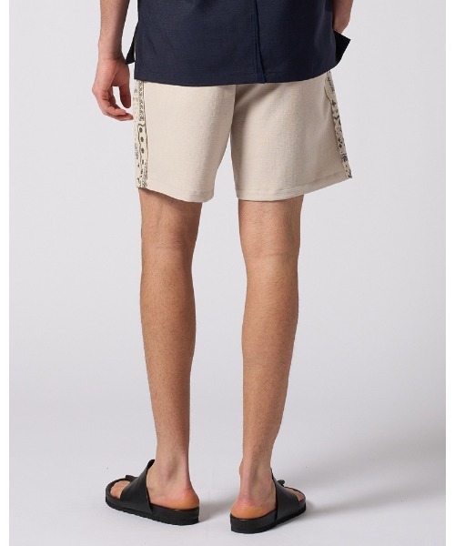 wjk（ダヴルジェイケイ）の「bandana print panel shorts（その他パンツ・メンズ・チャコールグレー/ネイビー/ベージュ・SMALL/MEDIUM/LARGE/X-LARGE）」の6枚目の写真