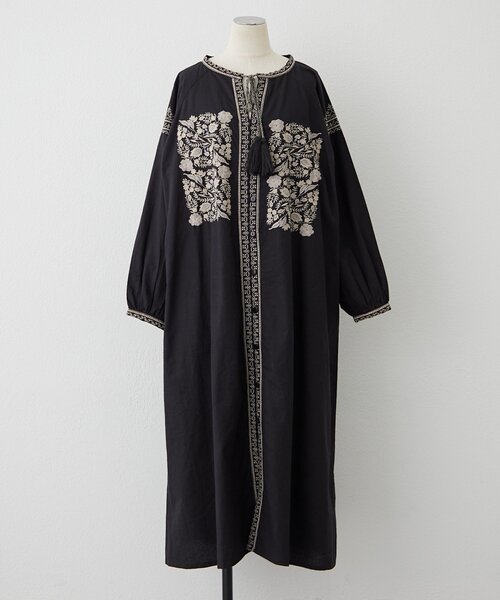 Remind me and forever（リマインドミーアンドフォーエバー）の「【India series】【nane】刺繍前開きワンピース（ワンピース・レディース・ブラック/アイボリー・FREE）」の9枚目の写真