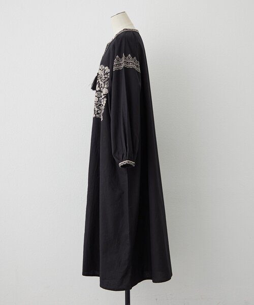 Remind me and forever（リマインドミーアンドフォーエバー）の「【India series】【nane】刺繍前開きワンピース（ワンピース・レディース・ブラック/アイボリー・FREE）」の8枚目の写真