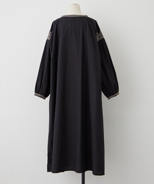 Remind me and forever（リマインドミーアンドフォーエバー）の「【India series】【nane】刺繍前開きワンピース（ワンピース・レディース・ブラック/アイボリー・FREE）」の7枚目の写真