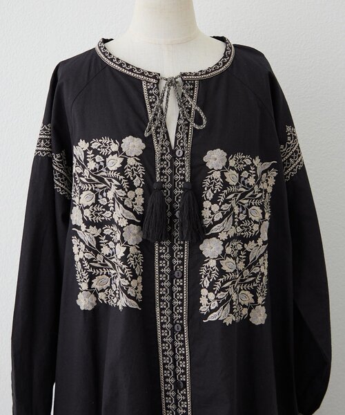 Remind me and forever（リマインドミーアンドフォーエバー）の「【India series】【nane】刺繍前開きワンピース（ワンピース・レディース・ブラック/アイボリー・FREE）」の6枚目の写真