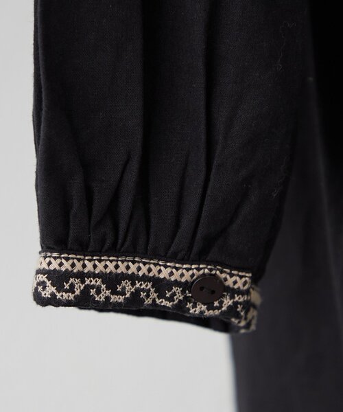 Remind me and forever（リマインドミーアンドフォーエバー）の「【India series】【nane】刺繍前開きワンピース（ワンピース・レディース・ブラック/アイボリー・FREE）」の5枚目の写真