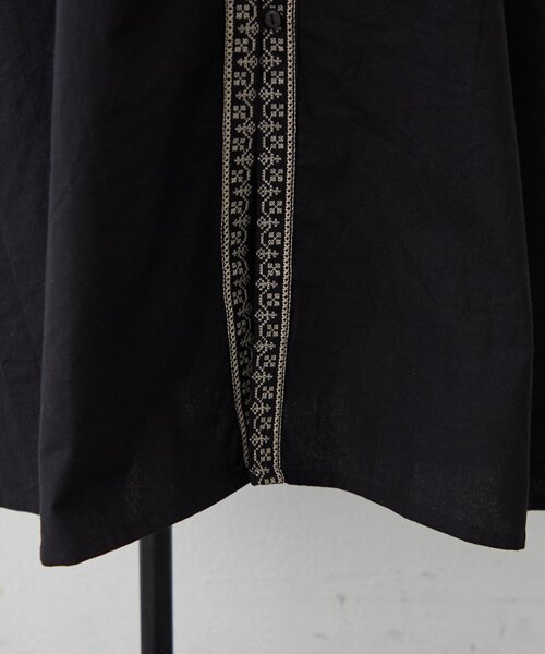 Remind me and forever（リマインドミーアンドフォーエバー）の「【India series】【nane】刺繍前開きワンピース（ワンピース・レディース・ブラック/アイボリー・FREE）」の4枚目の写真