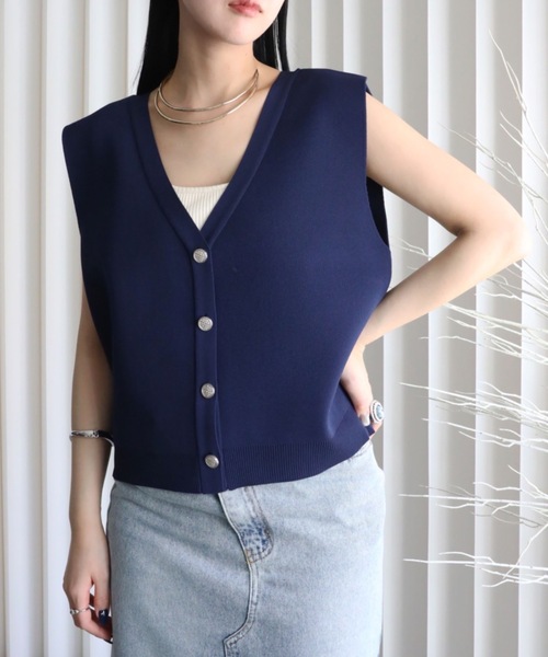 YENNA（イェンナ）の「【 2026 SS 新作 】ストラクチャードスリーブニットベスト（ベスト・レディース・アイボリー/ネイビー/ブラウン/ブラック・FREE）」の4枚目の写真