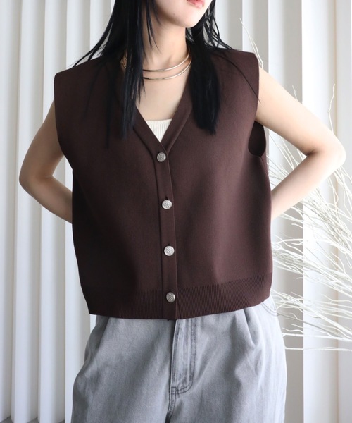 YENNA（イェンナ）の「【 2026 SS 新作 】ストラクチャードスリーブニットベスト（ベスト・レディース・アイボリー/ネイビー/ブラウン/ブラック・FREE）」の3枚目の写真