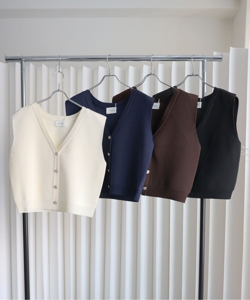 YENNA（イェンナ）の「【 2026 SS 新作 】ストラクチャードスリーブニットベスト（ベスト・レディース・アイボリー/ネイビー/ブラウン/ブラック・FREE）」の12枚目の写真