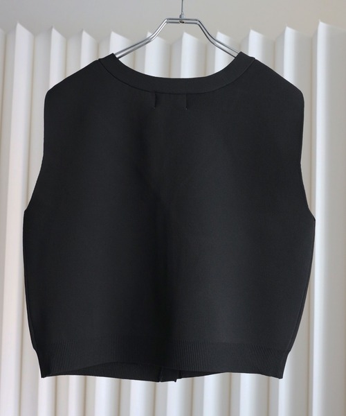 YENNA（イェンナ）の「【 2026 SS 新作 】ストラクチャードスリーブニットベスト（ベスト・レディース・アイボリー/ネイビー/ブラウン/ブラック・FREE）」の14枚目の写真