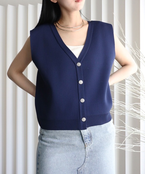 YENNA（イェンナ）の「【 2026 SS 新作 】ストラクチャードスリーブニットベスト（ベスト・レディース・アイボリー/ネイビー/ブラウン/ブラック・FREE）」の5枚目の写真