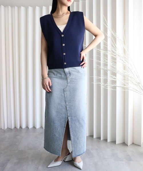 YENNA（イェンナ）の「【 2026 SS 新作 】ストラクチャードスリーブニットベスト（ベスト・レディース・アイボリー/ネイビー/ブラウン/ブラック・FREE）」の10枚目の写真