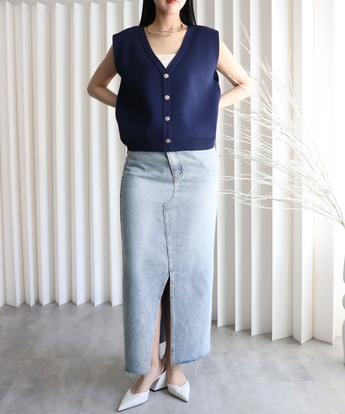 YENNA（イェンナ）の「【 2026 SS 新作 】ストラクチャードスリーブニットベスト（ベスト・レディース・アイボリー/ネイビー/ブラウン/ブラック・FREE）」の11枚目の写真