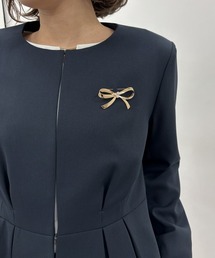 Jolie et Jolie（ジョリーエジョリー）の「ワンポイントパールシンプルラインリボンブローチ（ブローチ/コサージュ）」