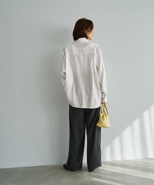 STYLE DELI（スタイルデリ）の「重ねやすいシボ生地しなやかシャツ（シャツ/ブラウス・レディース・ホワイト・FREE）」の4枚目の写真