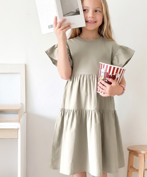 classicalelf（クラシカルエルフ）の「【キッズ】親子リンクコーデ可能◎！布帛ドッキング袖フリルティアードワンピース（ワンピース・キッズ・グレイッシュベージュ/ブラック/チャコール・160/140/120/100）」の16枚目の写真