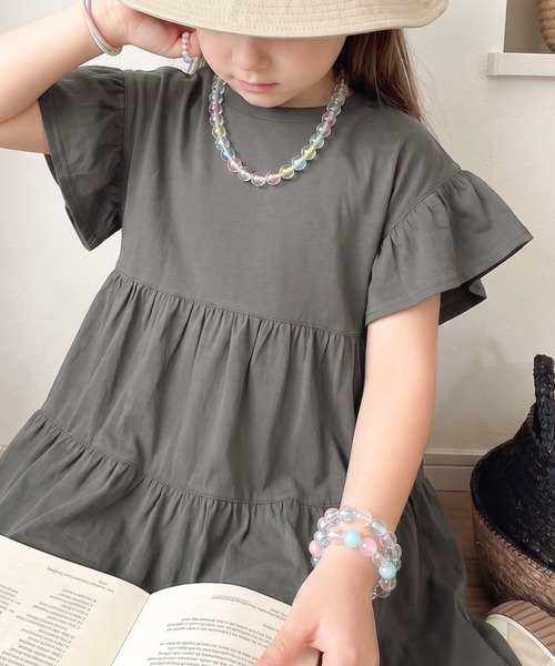 classicalelf（クラシカルエルフ）の「【キッズ】親子リンクコーデ可能◎！布帛ドッキング袖フリルティアードワンピース（ワンピース・キッズ・グレイッシュベージュ/ブラック/チャコール・160/140/120/100）」の14枚目の写真