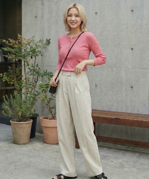 Belle Cie(ベルシー)の「ヘンリーネックTシャツ|この首元がちょうどいい ロンT リブ 長袖カットソー レディース(Tシャツ/カットソー・レディース・グレー/ホワイト/ピンク/ブラック・S/L/XXXL/XL/XXL/M)」の4枚目の写真