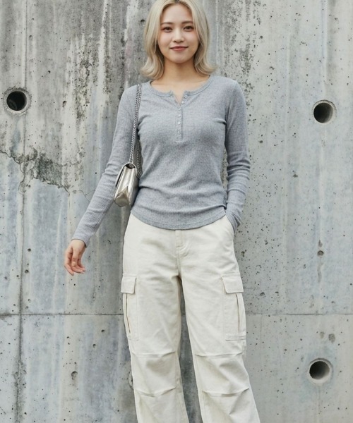Belle Cie(ベルシー)の「ヘンリーネックTシャツ|この首元がちょうどいい ロンT リブ 長袖カットソー レディース(Tシャツ/カットソー・レディース・グレー/ホワイト/ピンク/ブラック・S/L/XXXL/XL/XXL/M)」の12枚目の写真