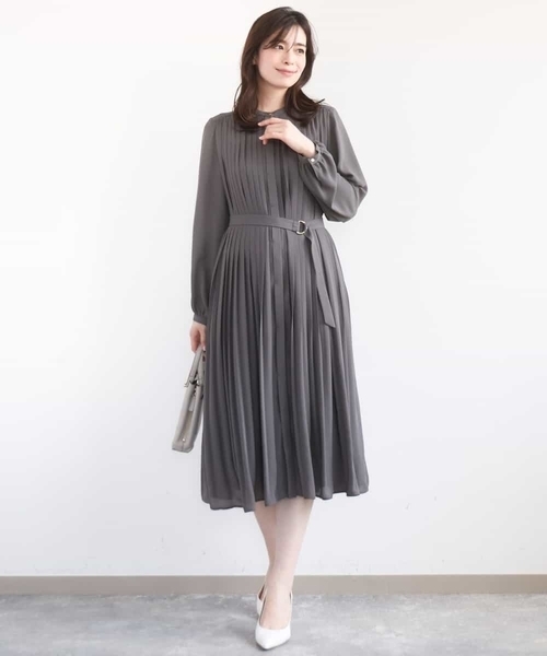 OFUON le MK(オフオンルエムケー)の「プリーツジョーゼットワンピース/洗える/WEB限定サイズあり(ワンピース・レディース・ミント/チャコールグレー・36/40/38)」の2枚目の写真