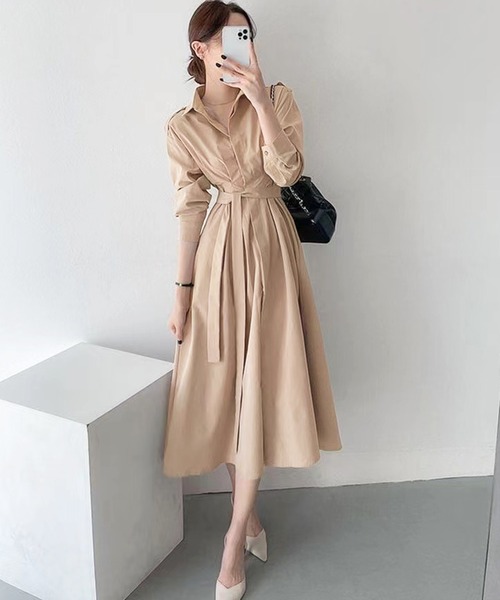 Kuroba(クロバ)の「ウエストマークロングシャツワンピース 共布ベルト付き(シャツワンピース・レディース・ベージュ/カーキ・FREE)」の4枚目の写真