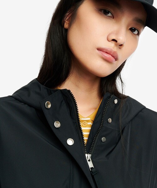 AIGLE（エーグル）の「透湿 防水 防風 2.5レイヤー フーデッドロングコート RP（トレンチコート・レディース・ダークネイビー/ベージュ/ブルー/ブラック・40/36/38/34/44/42）」の11枚目の写真