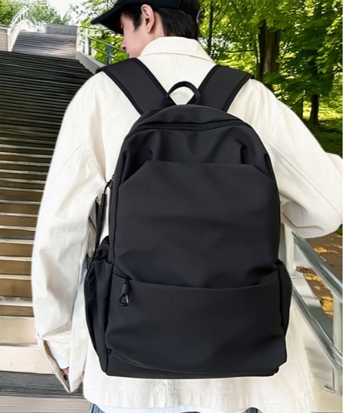 L'atelier(ラトリエ)の「軽量バックパック 大容量 A4 PC収納 多ポケット リュックサック(バックパック/リュック・メンズ・ブラック系1/アイボリー/グレー系1/ブラック系2/グレー系2/ブラック系3・FREE)」の3枚目の写真