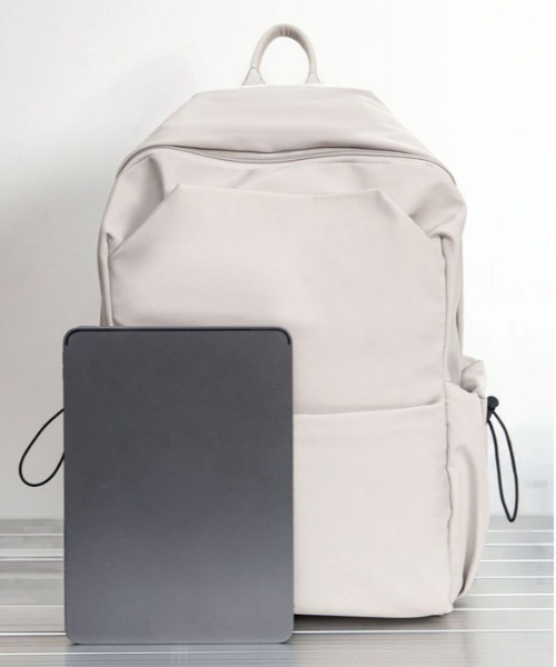 L'atelier(ラトリエ)の「軽量バックパック 大容量 A4 PC収納 多ポケット リュックサック(バックパック/リュック・メンズ・ブラック系1/アイボリー/グレー系1/ブラック系2/グレー系2/ブラック系3・FREE)」の6枚目の写真